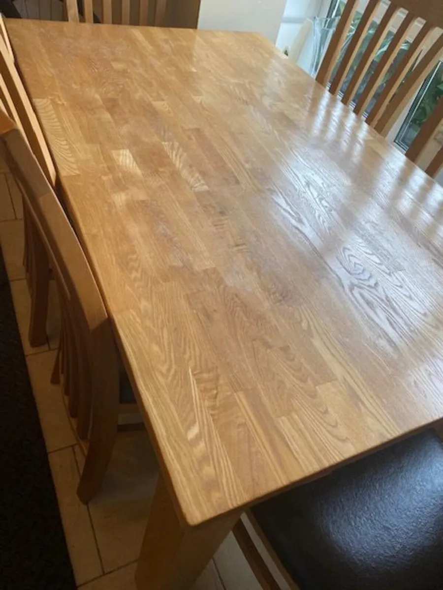 Solid oak kitchen tables & 6 chairs - Image 3