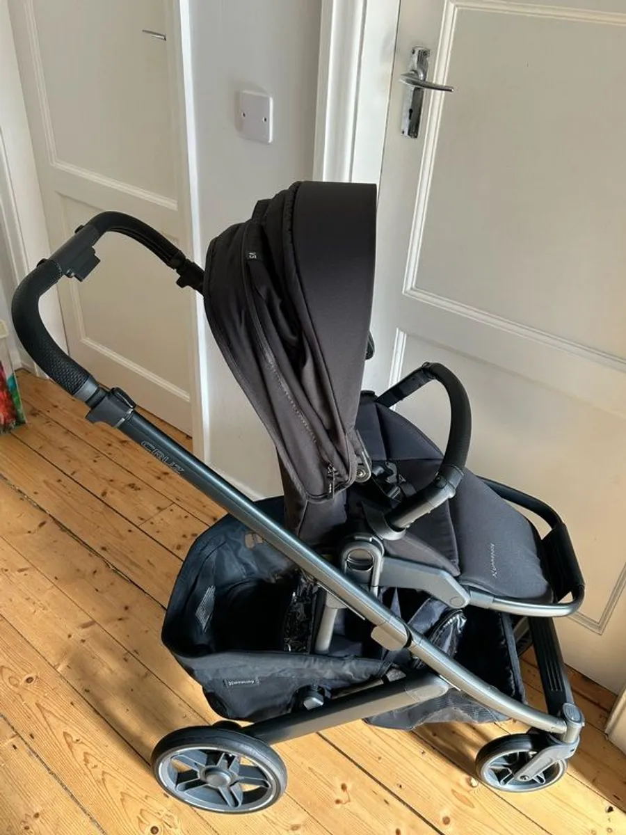 UPPAbaby Cruz V3 - Current Model - New Condition - Image 4