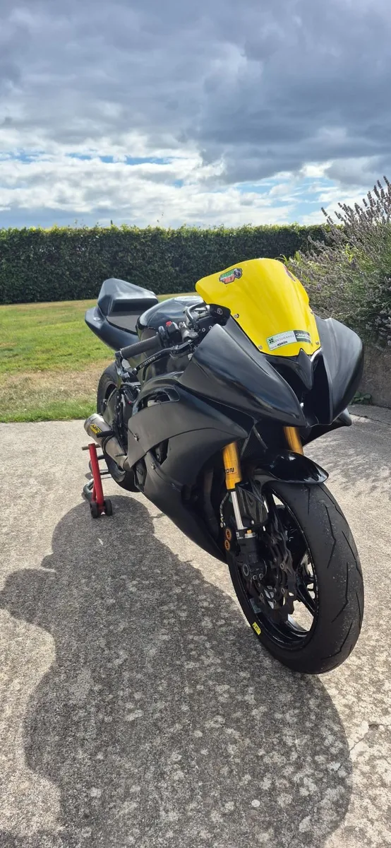 Yamaha R6 - Image 1