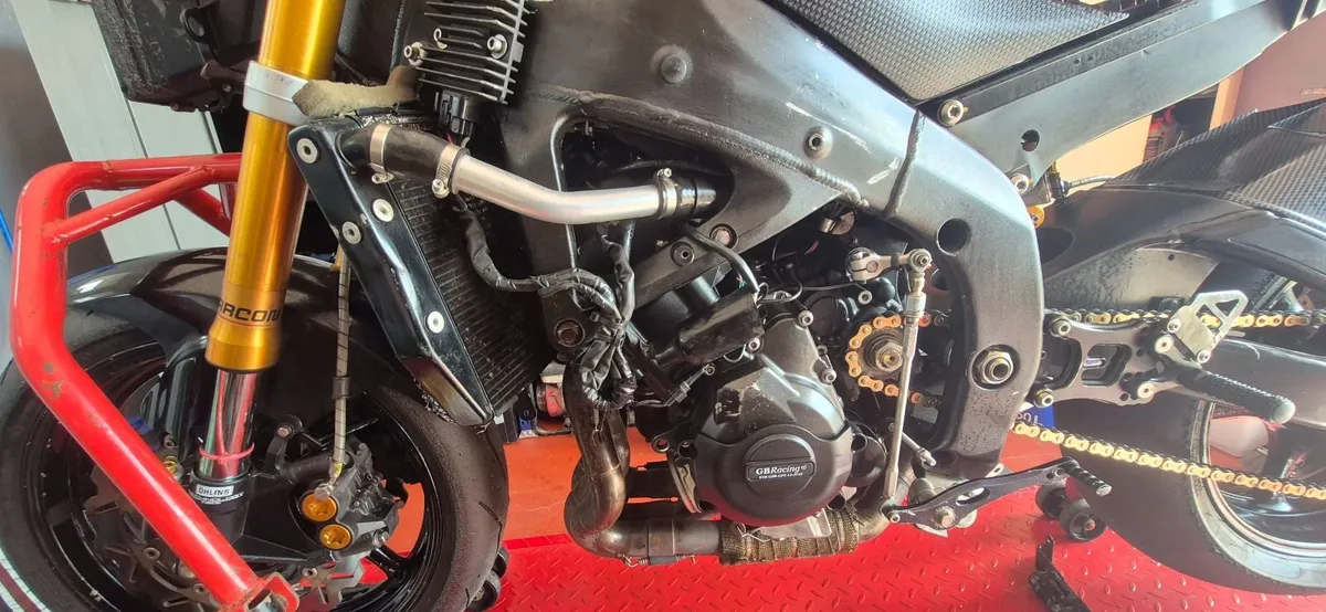Yamaha R6 - Image 4