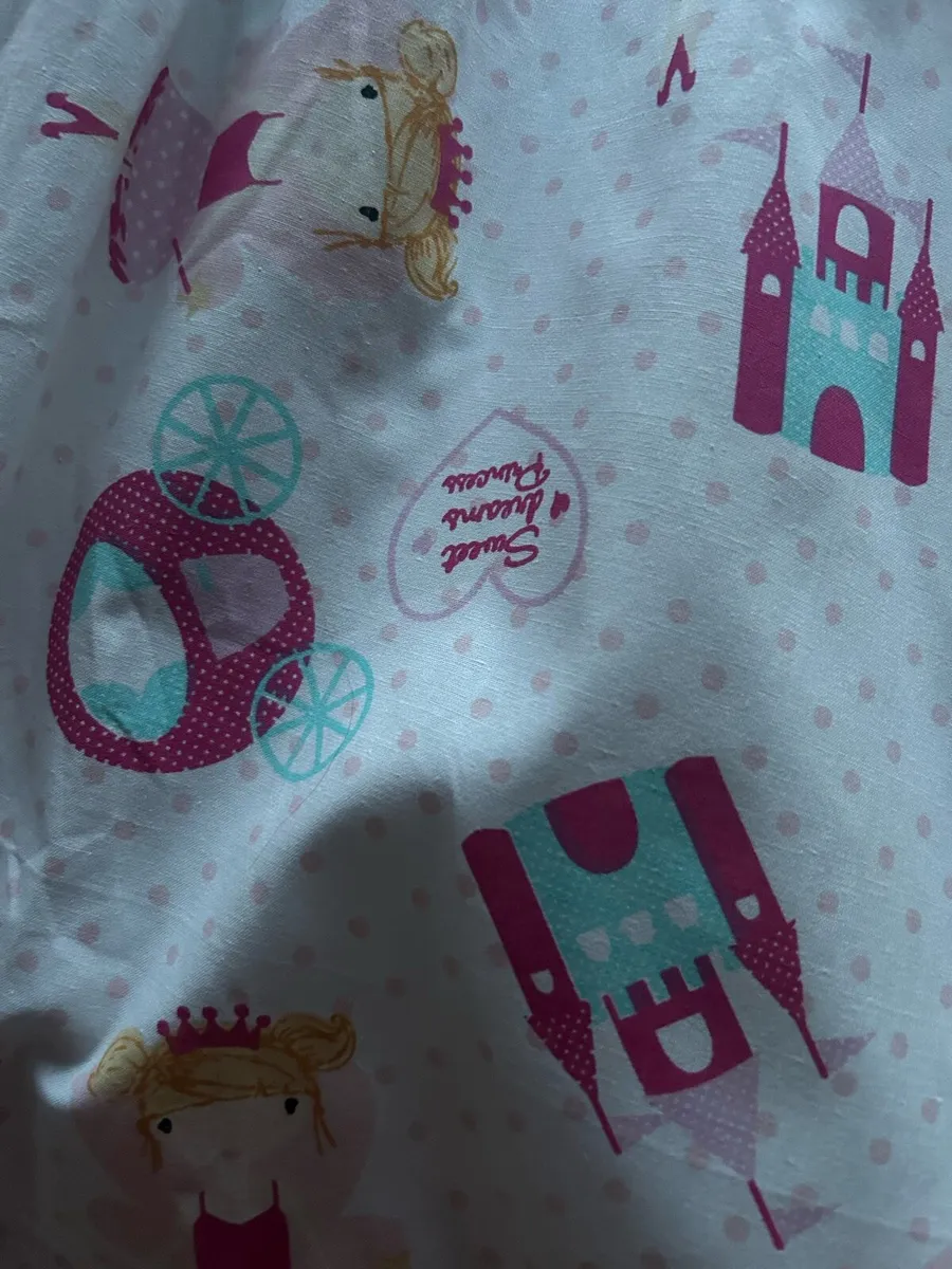 Curtains - Image 3