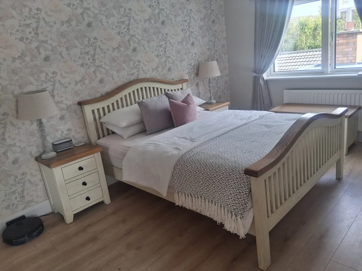 Bed, two locker ,blanket box ,and matress, - Image 1