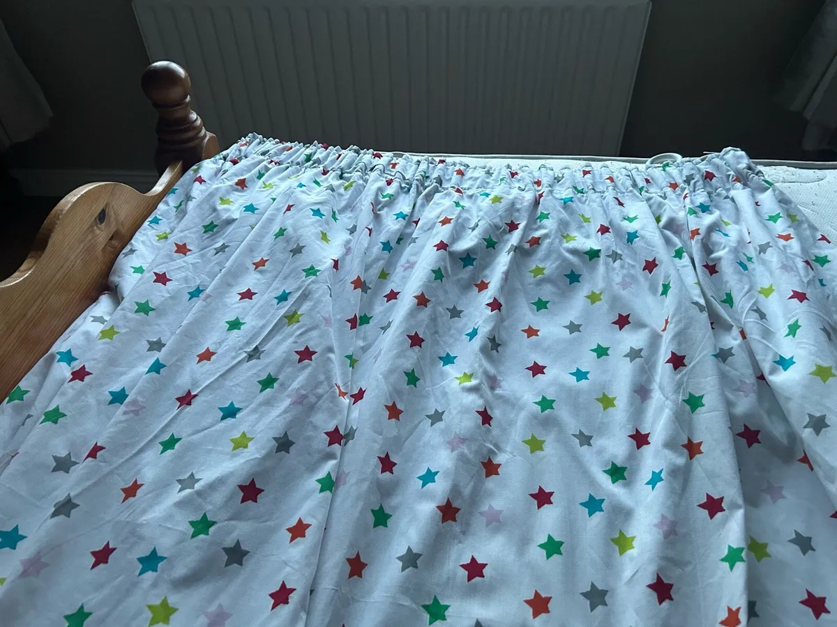 Child’s curtains - Image 2