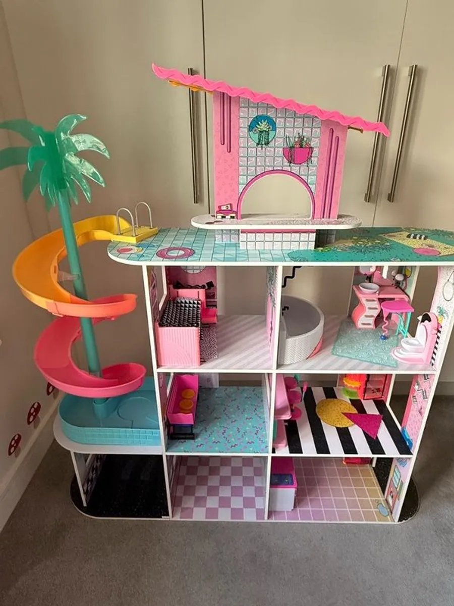 Doll house - Image 1