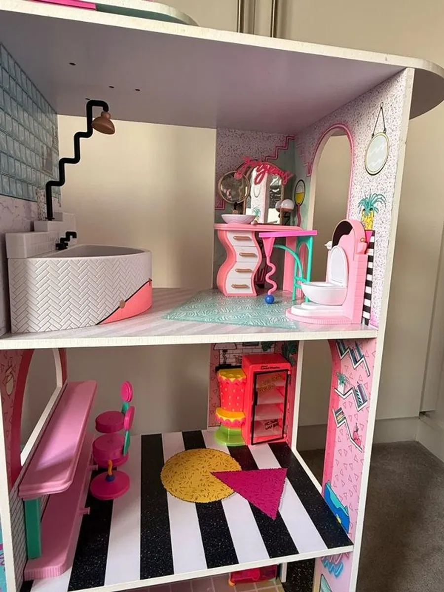 Doll house - Image 2