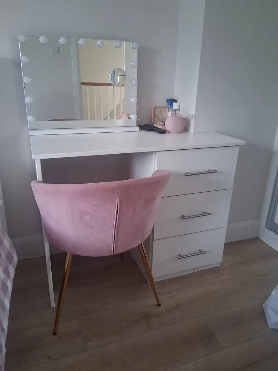 Bed + Matress + vanity unit with chair and mirror - Image 3