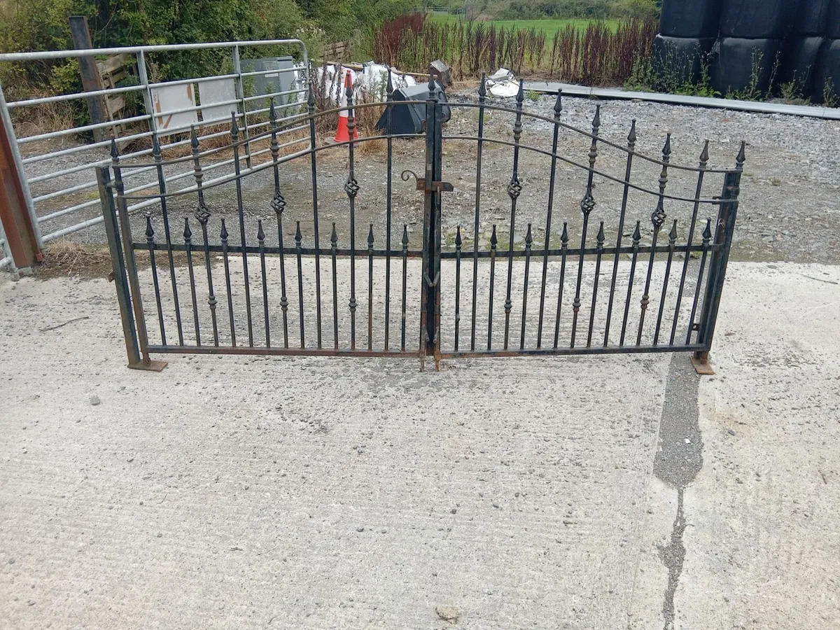 Gates - Image 1