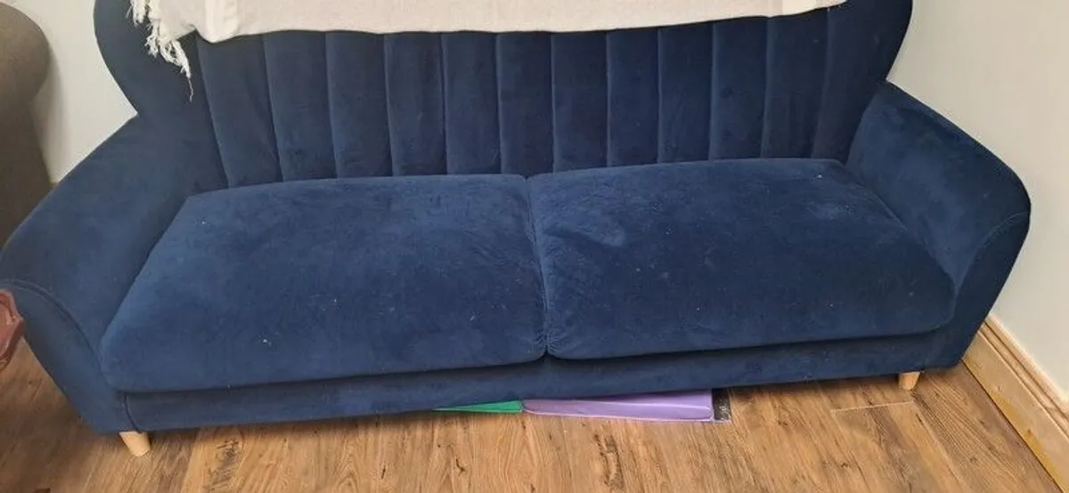 sofa 2 velvet seater - Image 1