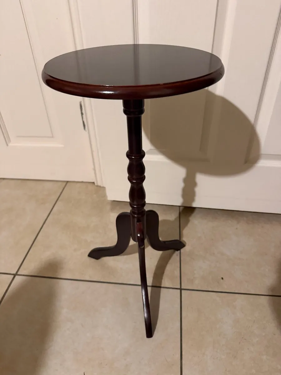 Small stand - Image 1