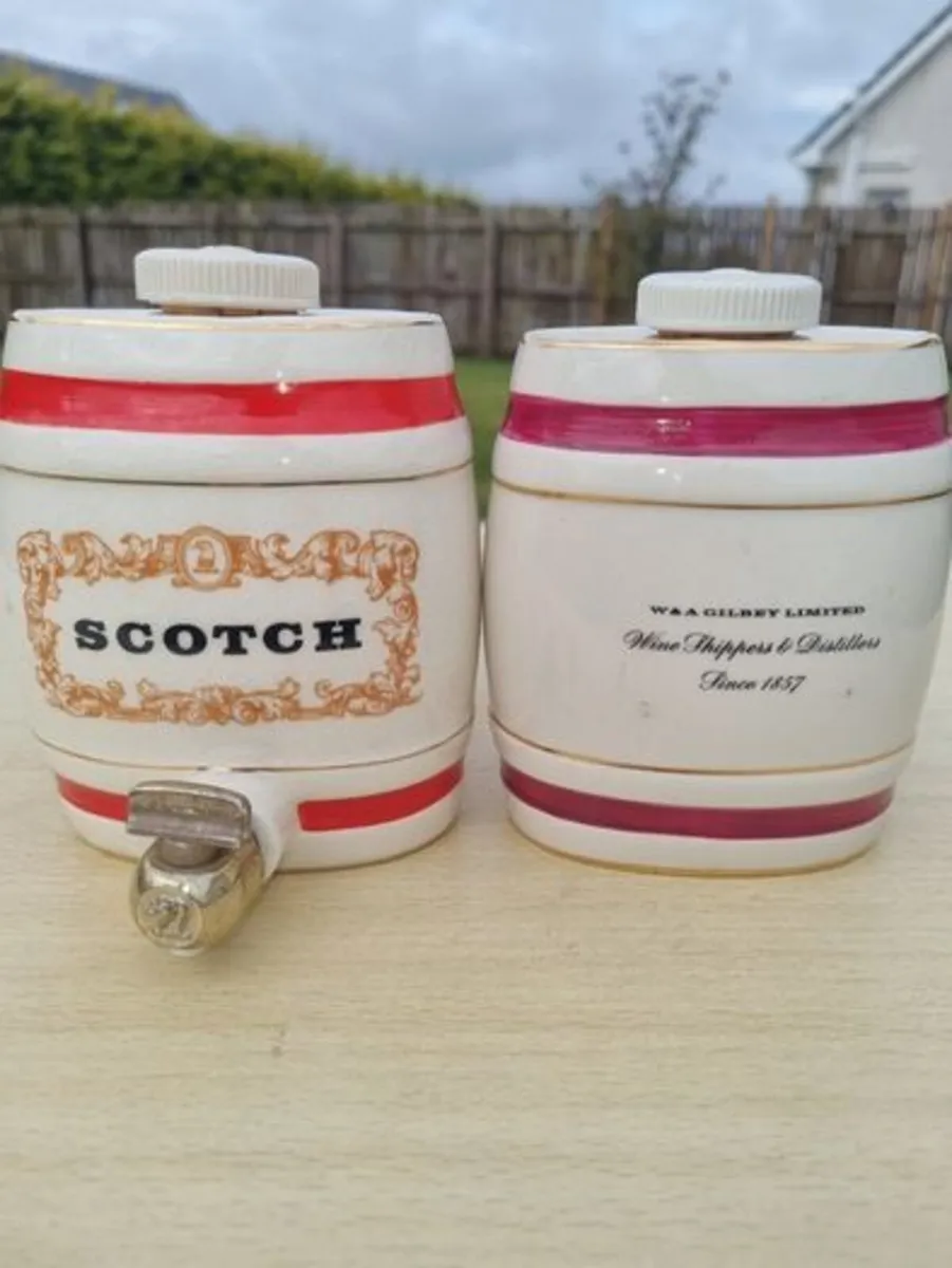 Royal Victoria ceramic barrels (carafes)for alcohl - Image 3