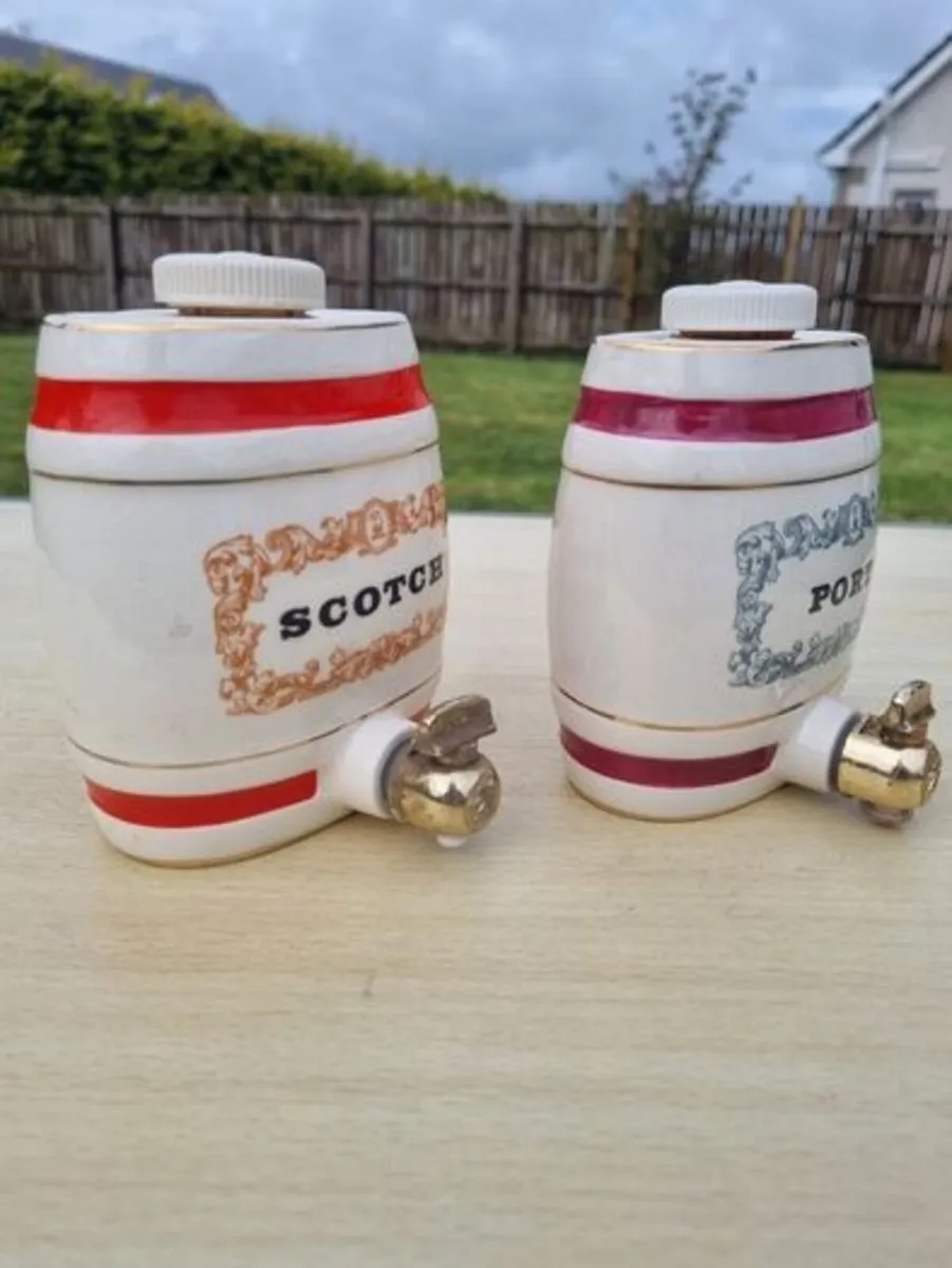 Royal Victoria ceramic barrels (carafes)for alcohl - Image 2