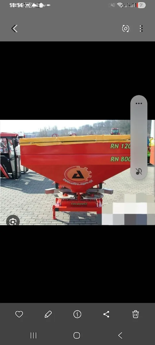 Fertilizer spreader - Image 1