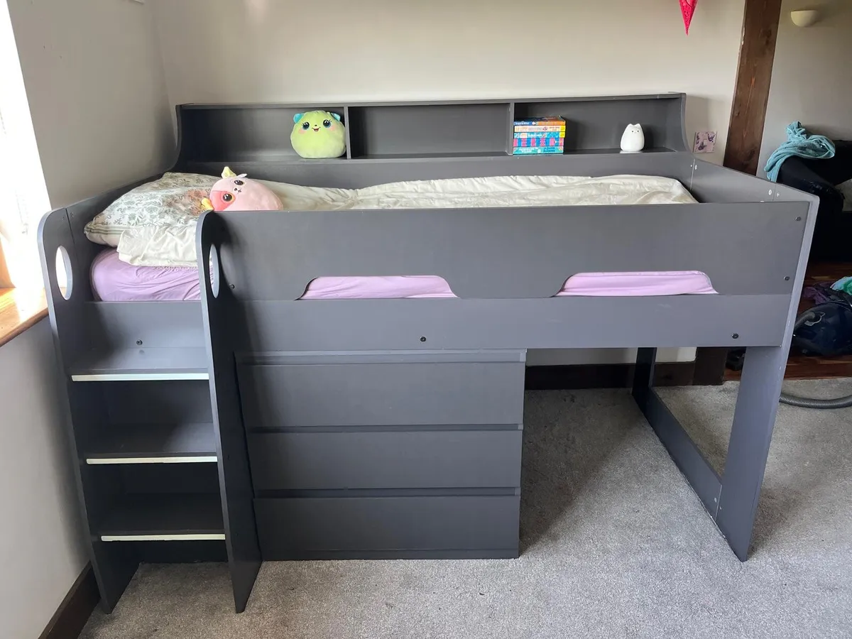 bed - Image 1