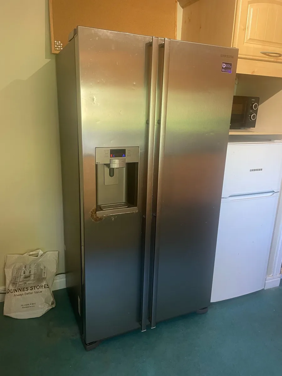 Samsung American-style Fridge Freezer - Image 1