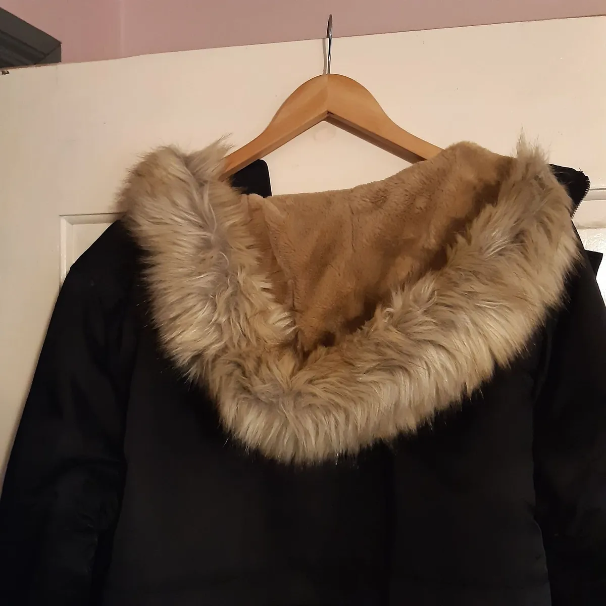 Woman's Black Parka Jacket. - Image 3