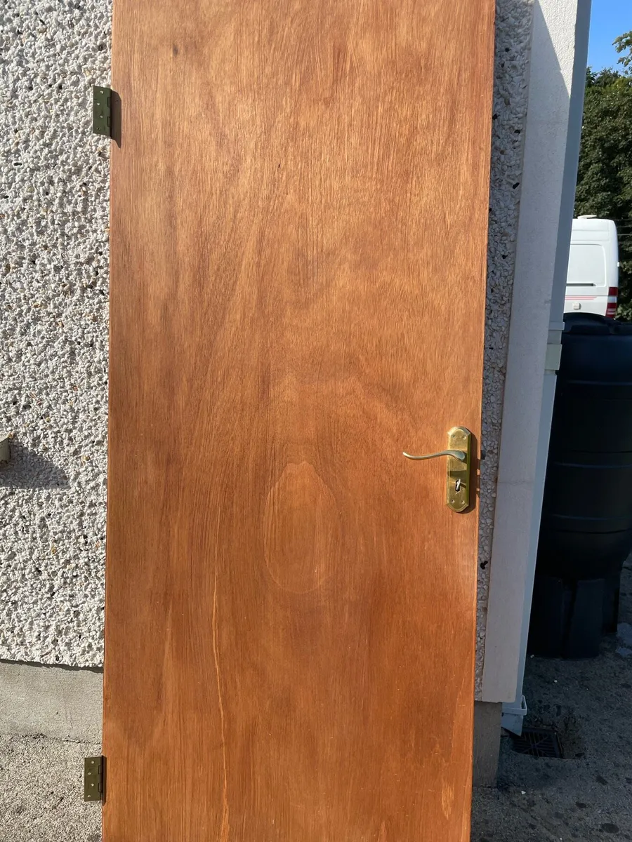 2 flush doors - Image 1