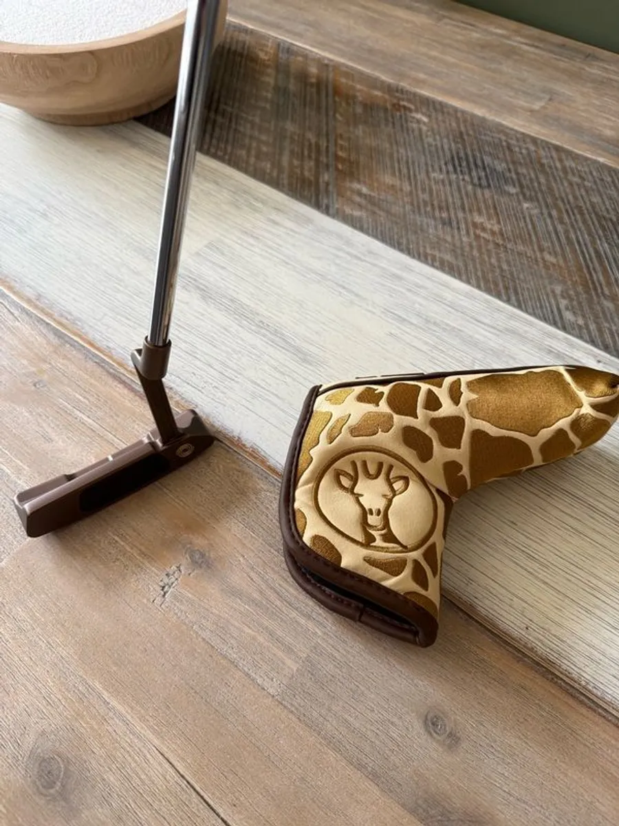 Extremely Rare - Odyssey AI Giraffe Beam Putter - Image 1