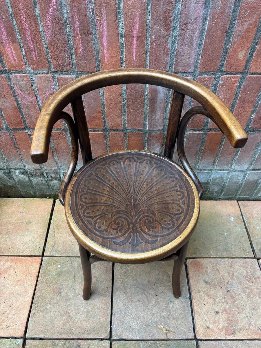A vintage 1920s Thonet style bentwood chair with a - Image 1
