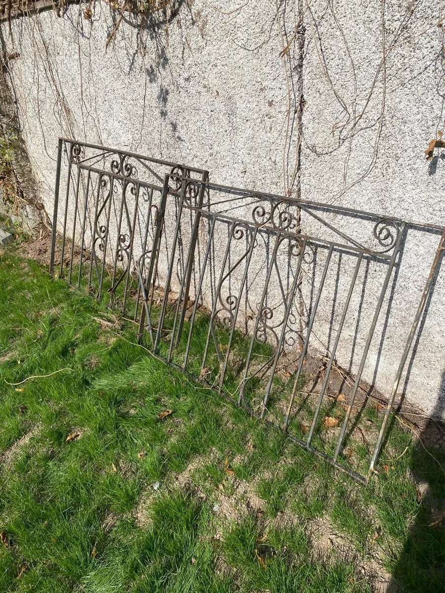 Cast iron gates