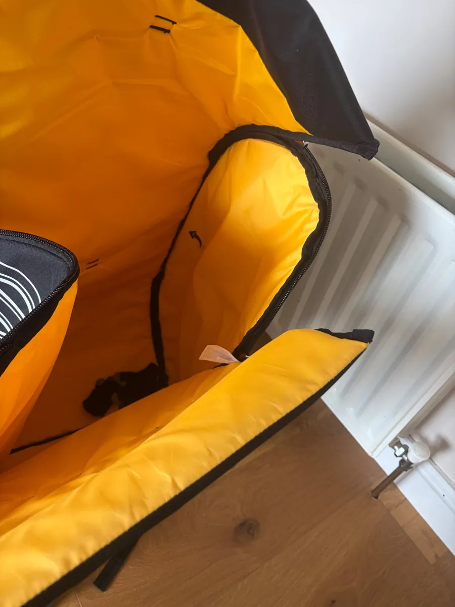 Doona car seat with base and padded travel bag - Image 2