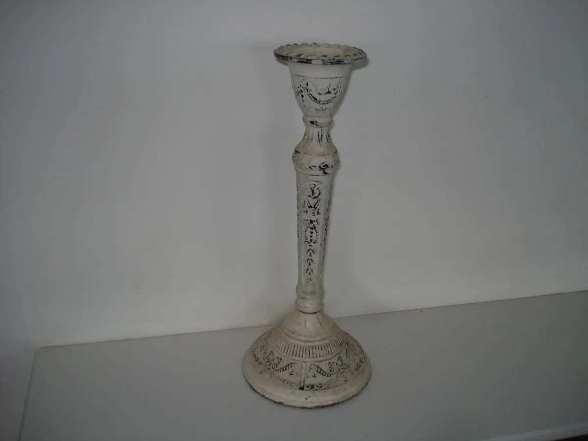 4 WHITE METAL CANDLE STICK HOLDERS. - Image 3