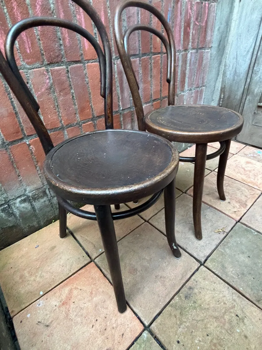 Set of 2 Thonet bentwood chairs. - Image 4
