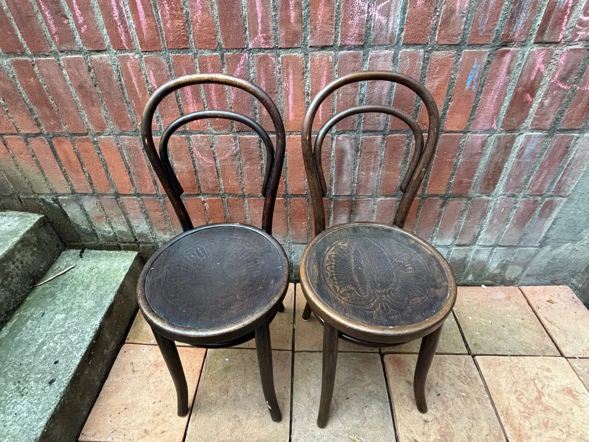 Set of 2 Thonet bentwood chairs. - Image 1