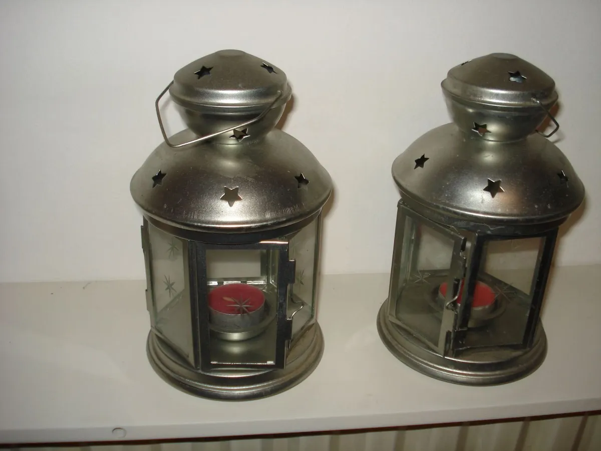 PAIR OF TEA LIGHT CANDLE LANTERNS. - Image 1
