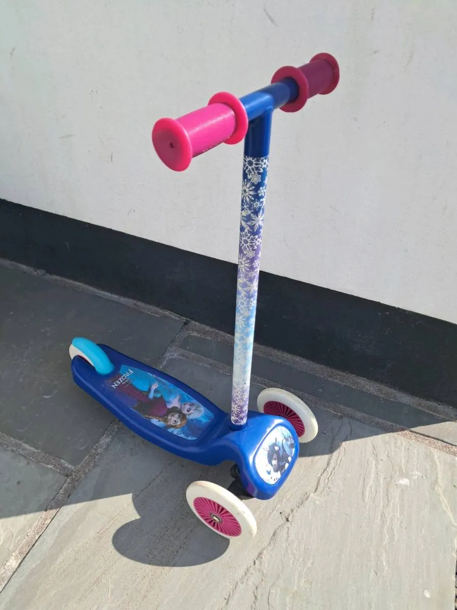 Frozen scooter - Image 1