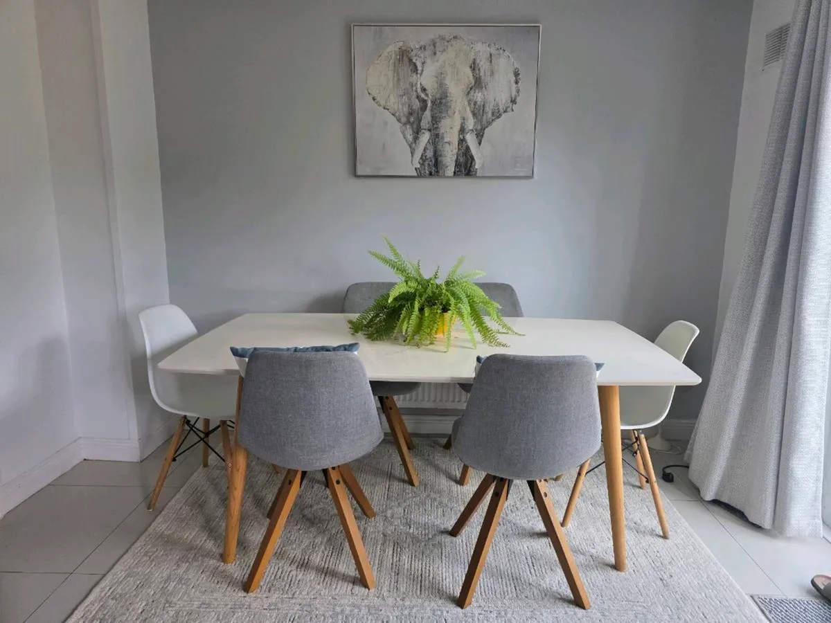 Kitchen Table & 6 chairs - Image 1