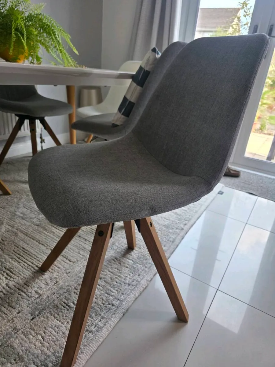 Kitchen Table & 6 chairs - Image 3