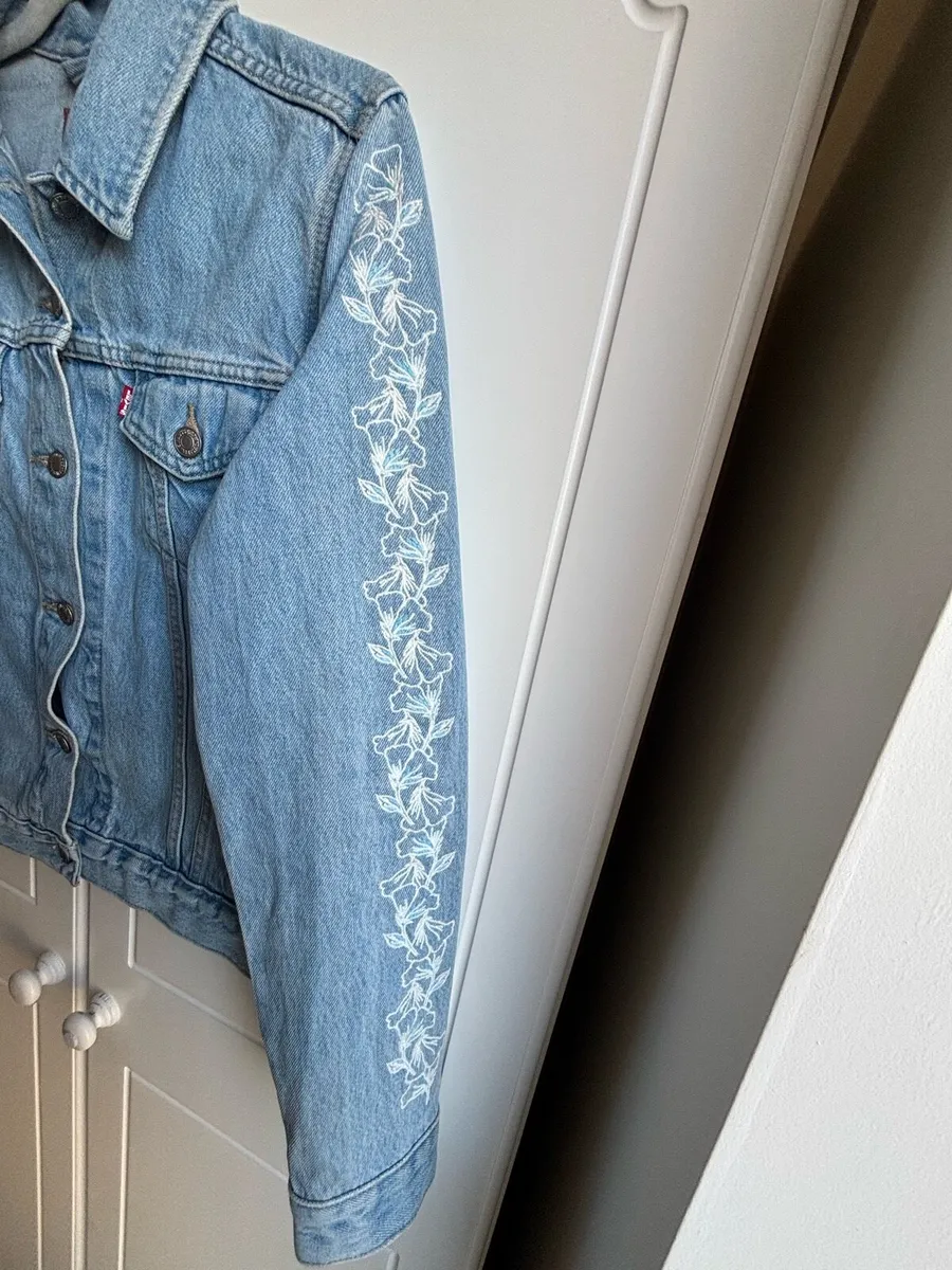 Levis’s Women’s Original Trucker Denim Jacket - Image 2