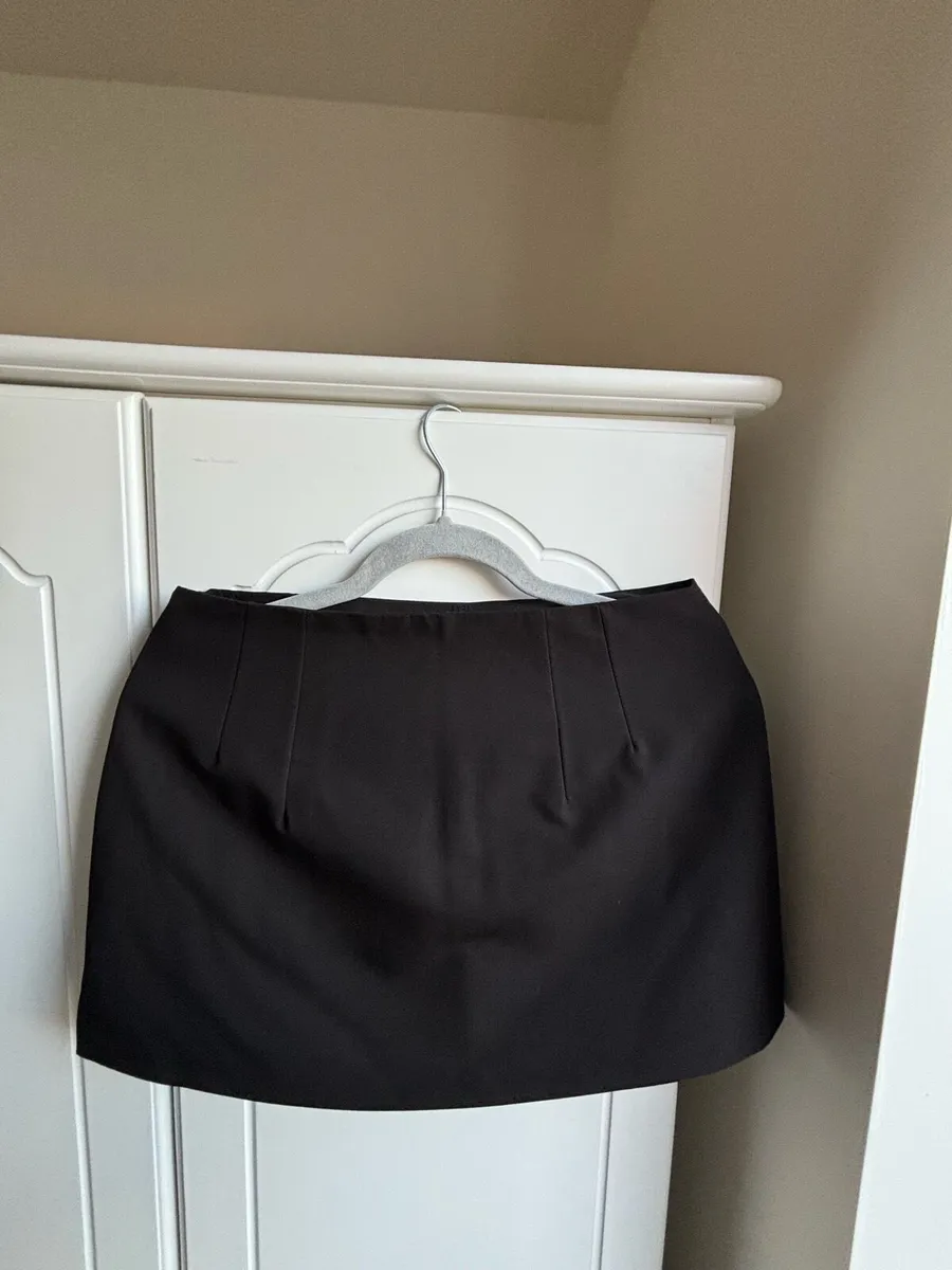 Stradivarius Black Side-Slit Mini Skort - Image 3
