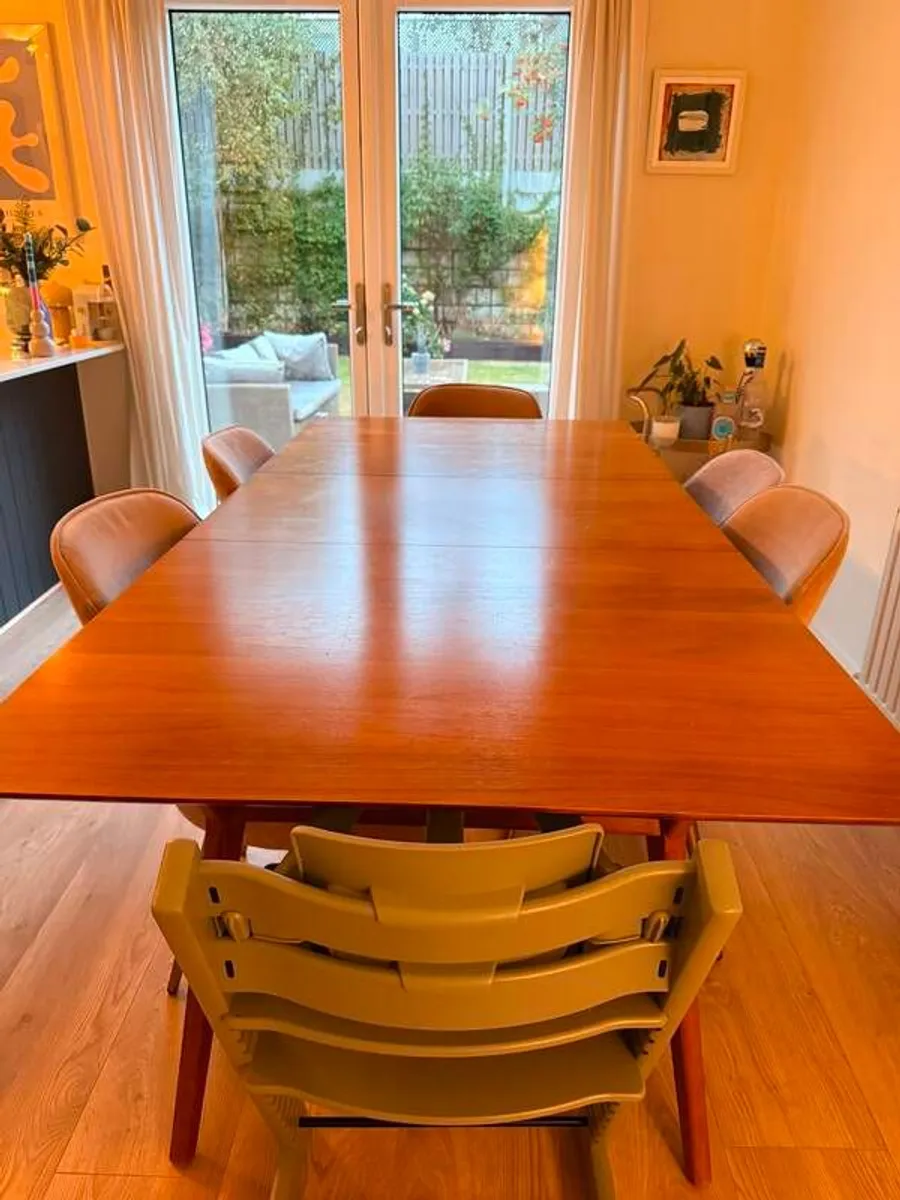 Dining table and Chairs - Image 1