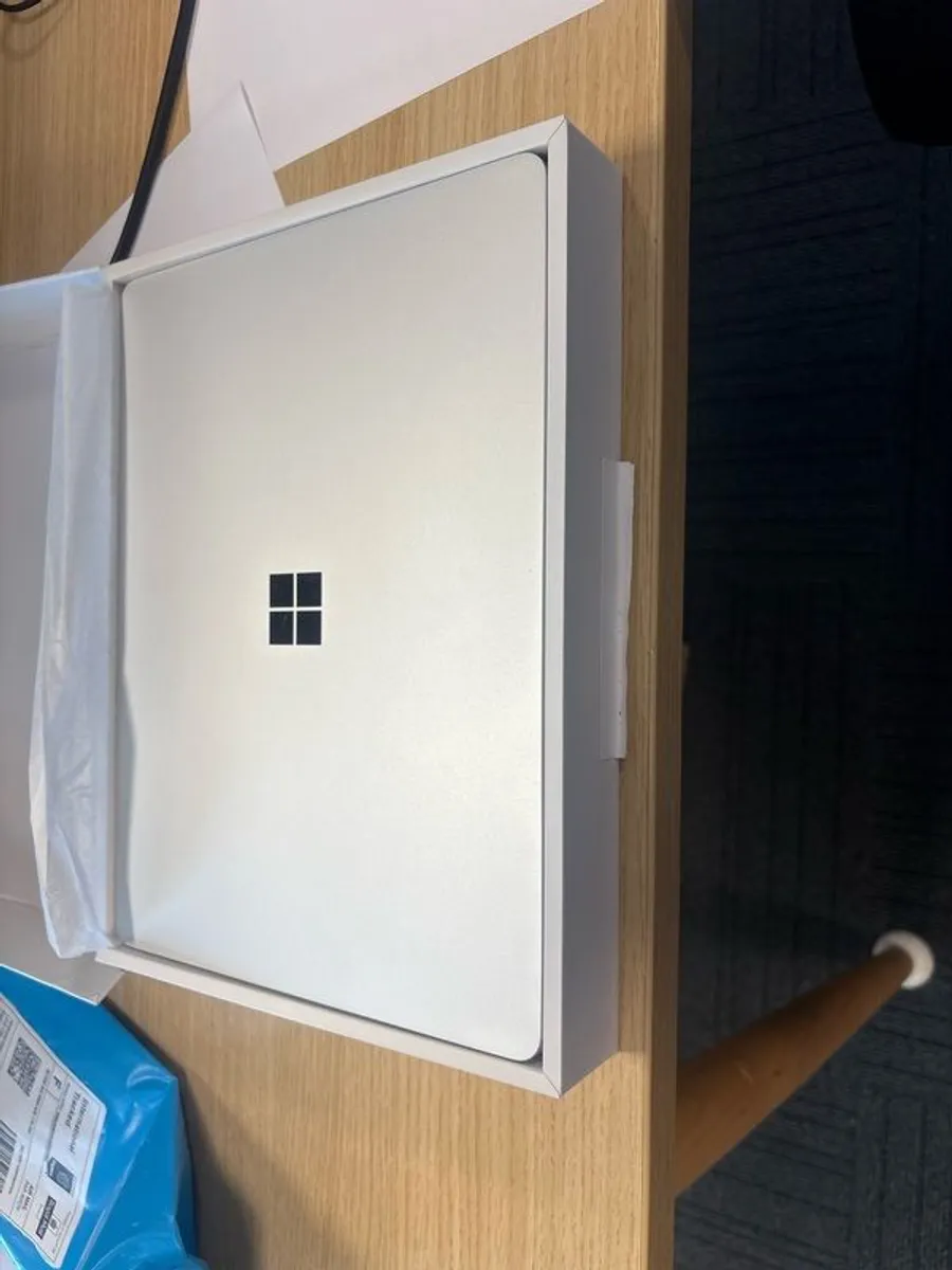 Microsoft Surface laptop - Image 3