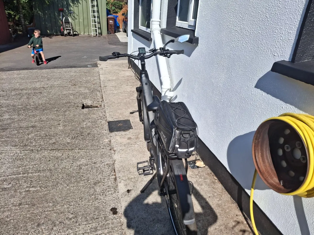 Cube electric touring bike - Image 2