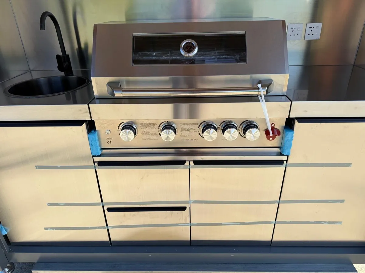 Outdoor Kitchen/ BBQ - Image 4