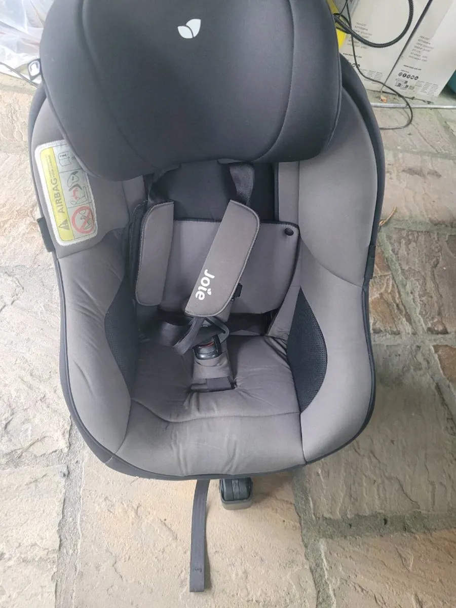 Joie ispin 360 x 2 car seats - Image 1