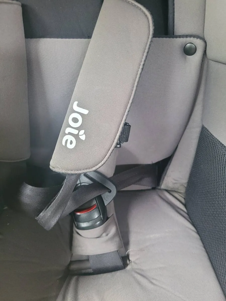 Joie ispin 360 x 2 car seats - Image 4