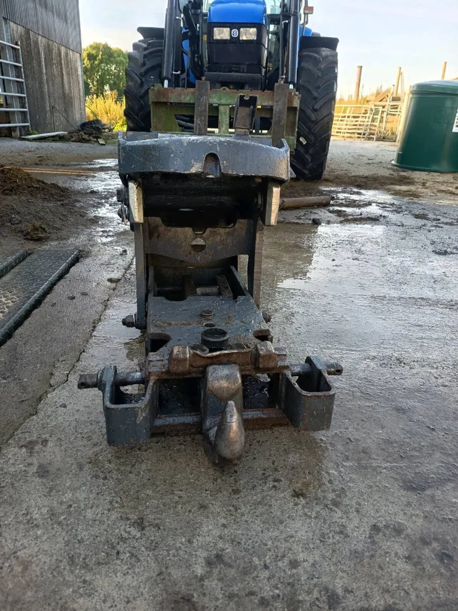 New Holland Swing out hitch - Image 1