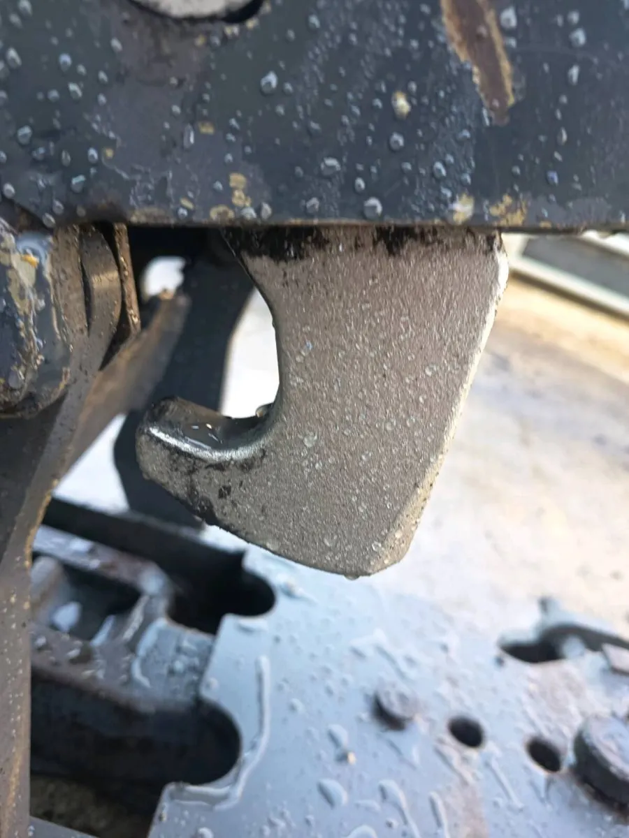 New Holland Swing out hitch - Image 3