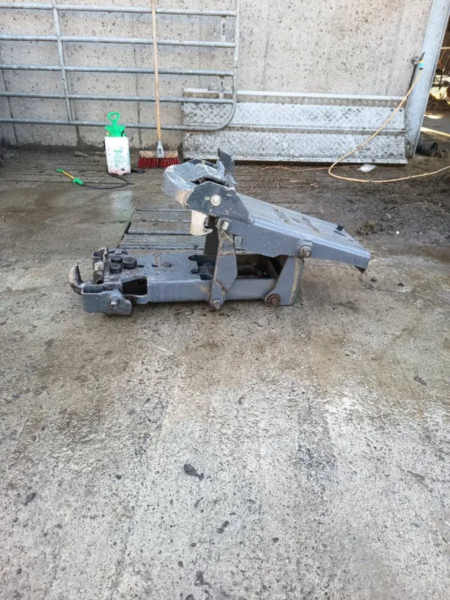 New Holland Swing out hitch - Image 4