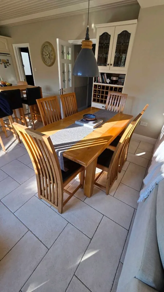 Dining table and chairs - Image 1