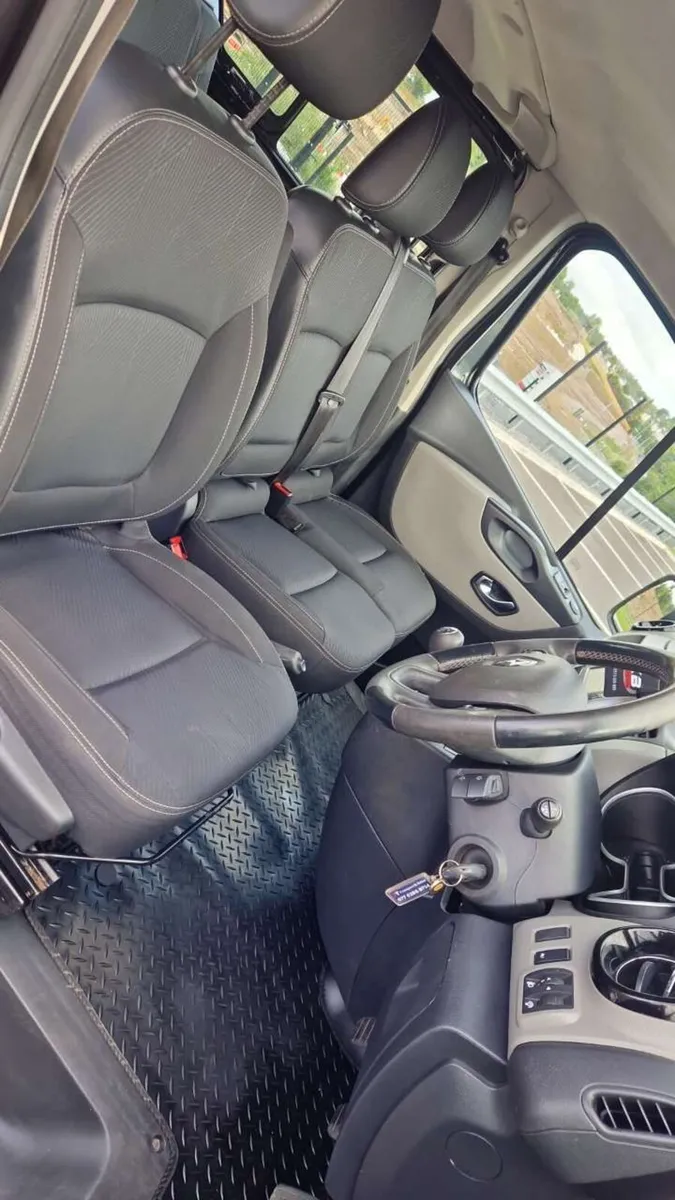 Renault traffic crewcab - Image 2