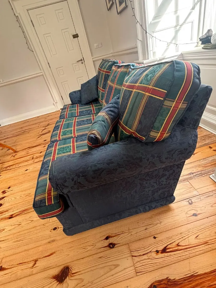 Traditional Reversible Tartan & Damask Sofa Suite - Image 3