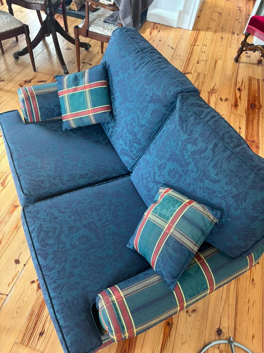 Traditional Reversible Tartan & Damask Sofa Suite - Image 4