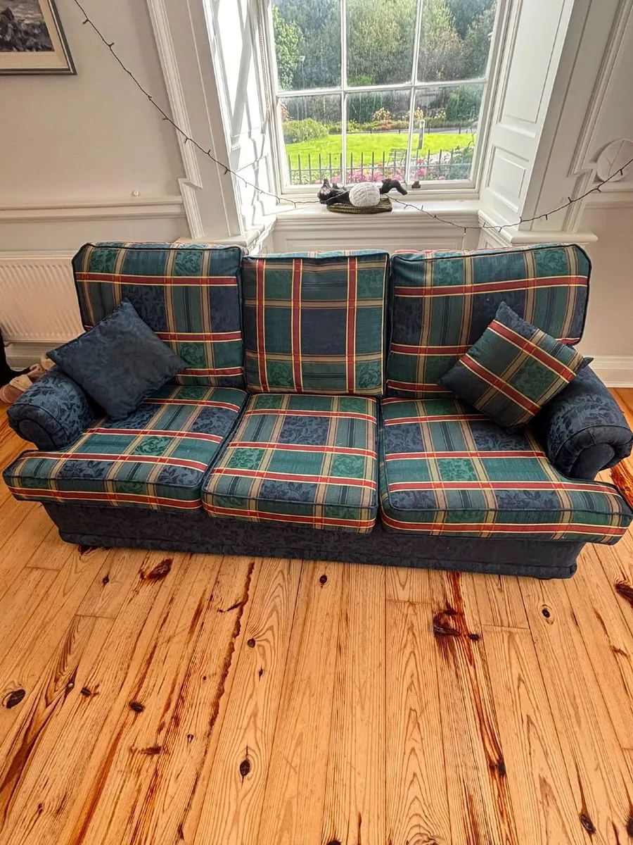 Traditional Reversible Tartan & Damask Sofa Suite - Image 1