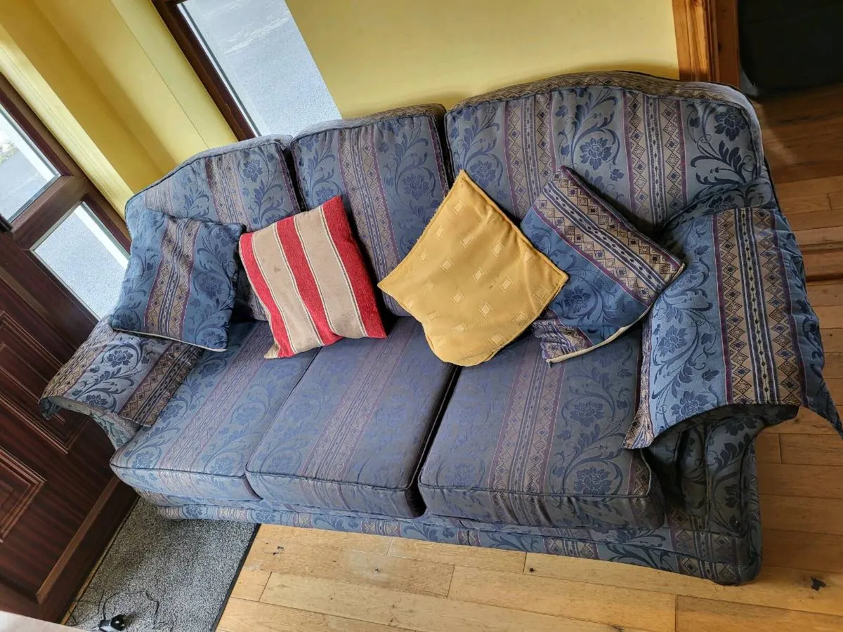 Couch Free to take away - Image 1