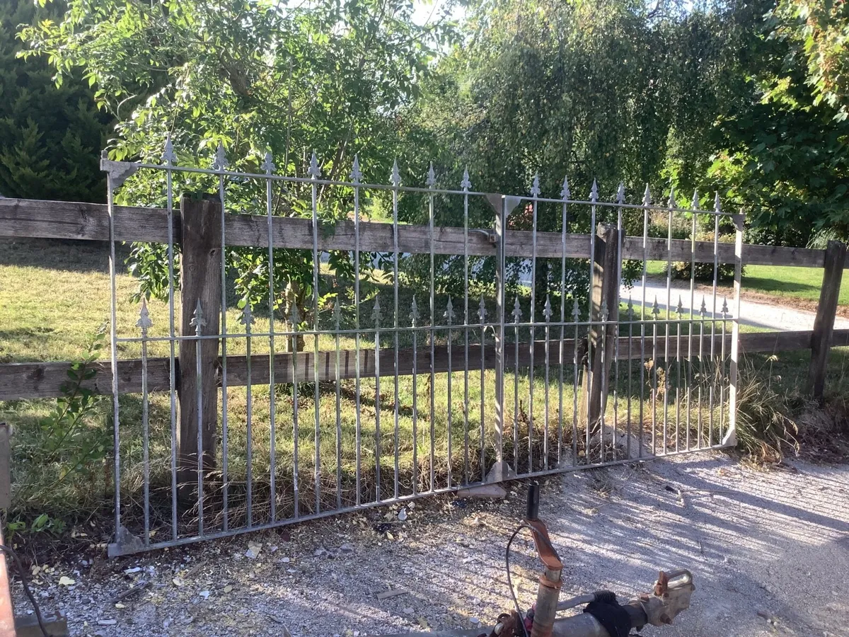 Gates - Image 2