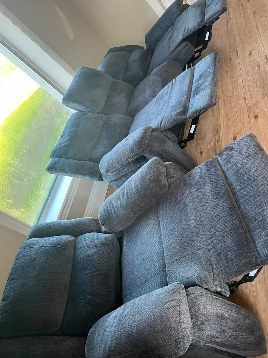 Couch - Image 2